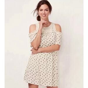 0195 NWT Lauren Conrad Lightweight Dress XXL / 2XL Cold Shoulder Paisley